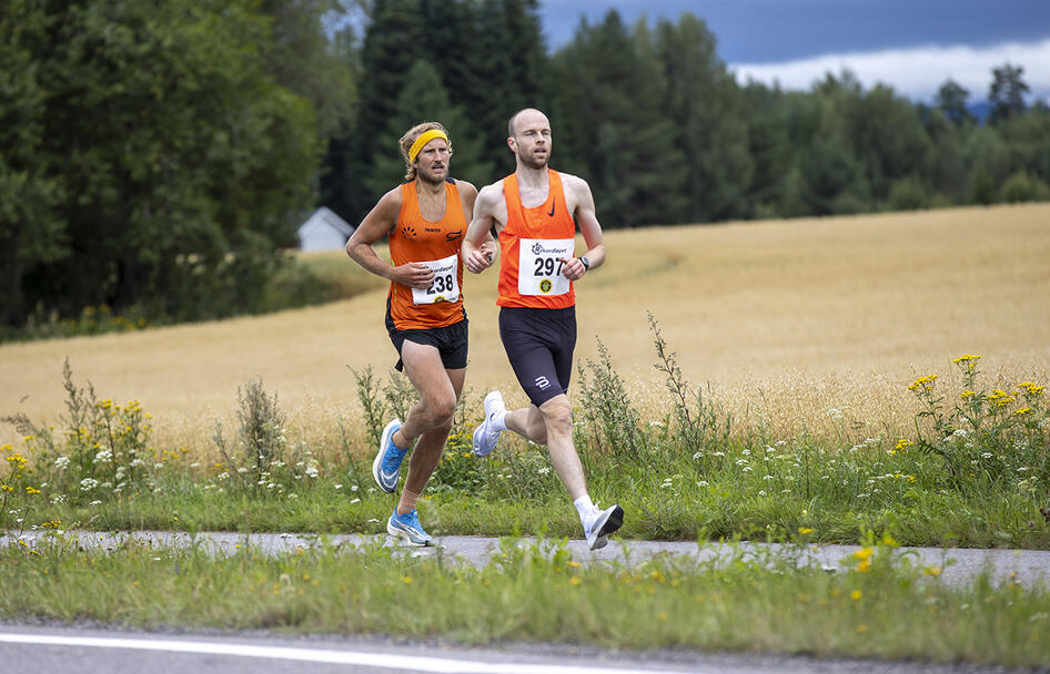 5 km: 5. plass: Tom-Erik Lukkedal, Holeværingen Friidrett 15.38. 9. plass:  Thomas Asgautsen, Spirit friidrett 16.18.