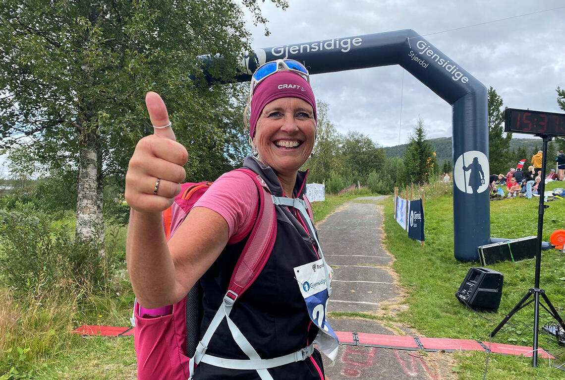 Meråkers ordfører Kjersti Kjenes fornøyd med å ha kommet seg gjennom den 21 km lange og krevende løypa i Meråker Mountain Challenge. (Alle foto: arrangøren)