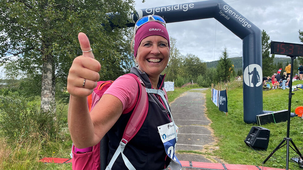 Meråkers ordfører Kjersti Kjenes fornøyd med å ha kommet seg gjennom den 21 km lange og krevende løypa i Meråker Mountain Challenge. (Alle foto: arrangøren)