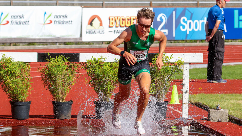Ingen kunne true Vebjørn Hovdejord på 3000 meter hinder i junior-NM, og han setter også ny mesterskapsrekord. (Alle foto: Arne Dag Myking)