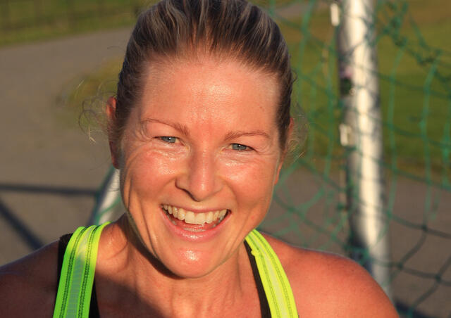Damevinner: Mariann Vedvatne løp en så god halvmaraton denne mandagskvelden at det er den 26. beste halvmaratontiden i Norge så langt i år. (Foto: Gisle Sellevold)