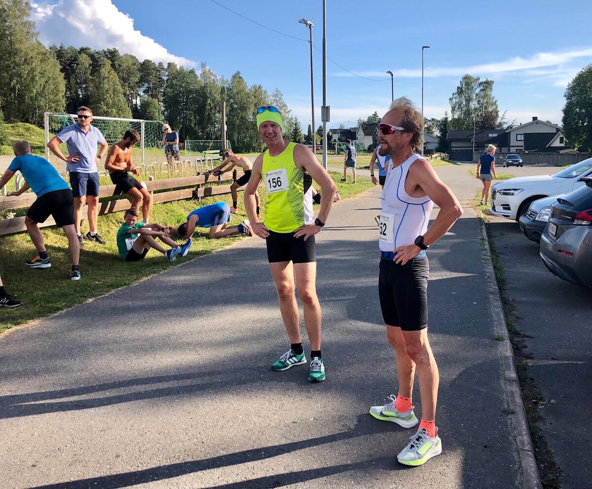 Henning Mortensen (til v.) og Kjell Vegard Opheim etter kveldens duell