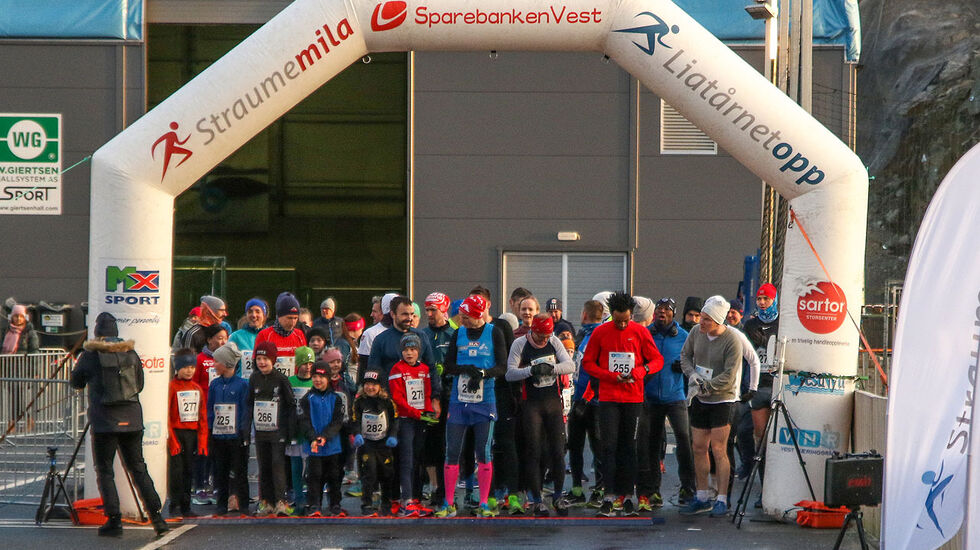 Det siste løpet som ble arrangert i Straumemila var egentlig Nøkkelløpet i januar 2020, som markerte kommunesammenslåingen på Sotra. Her er fra starten i det løpet. (Foto: Arne Dag Myking)