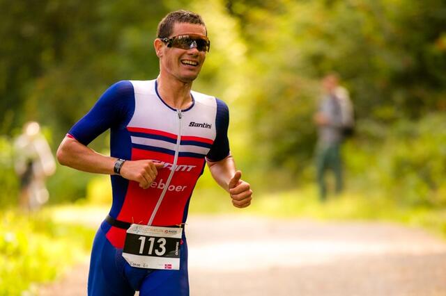 Gustav Iden på veg ut på 10 km rundt Sognsvann lørdag. (Foto: Sylvain Cavatz)