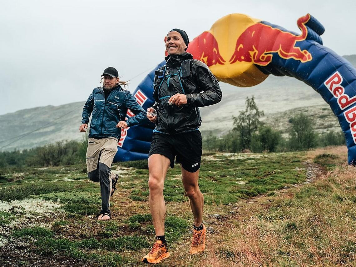 Didrik Hermansen passer starten på 50 miles ved Dørålseter. (Foto fra løpets facebookside)