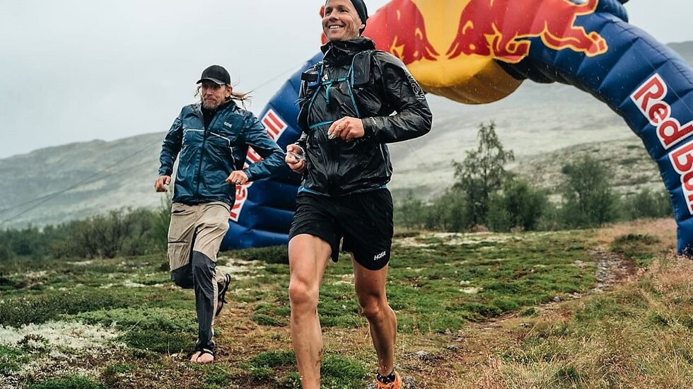 Didrik Hermansen passer starten på 50 miles ved Dørålseter. (Foto fra løpets facebookside)