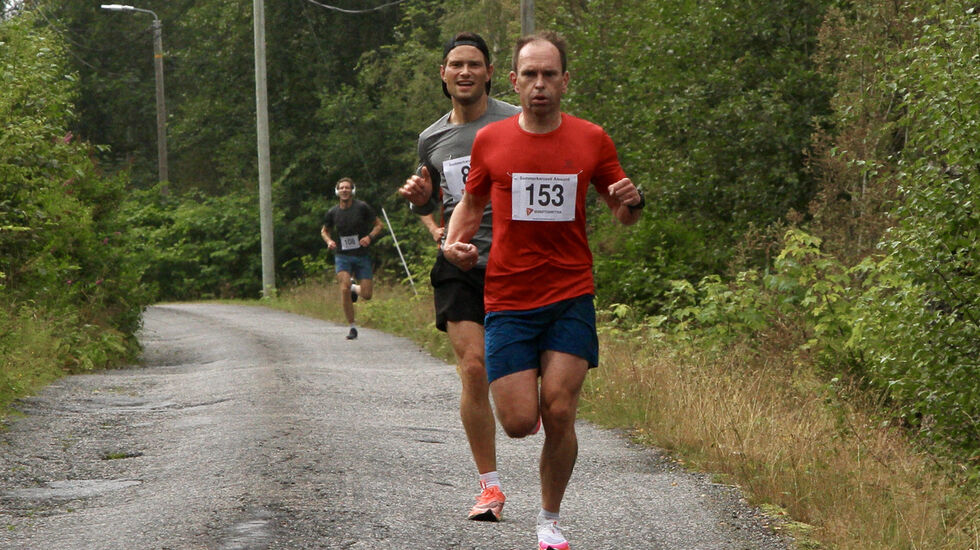 Etter 2,5 km var det Ole Lukkedal som ledet 10 km med Hans Jakob Hunnes på hjul. I mål var det Hans Jakob som var først og Ole blei nummer tre