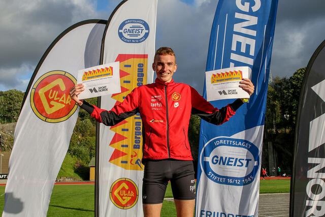 Marius Vedvik vant både 1500 meter i det avsluttende stevnet i Bergen Legend League, og han ble også beste herre i hele stevneserien. (Alle foto: Tom Roger Johansen)