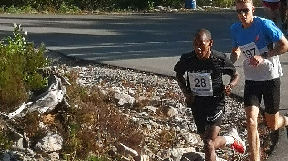Både Matias Sunde (28) og Anders Hekkli løp under den gamle løyperekorden. (Foto: Rune Romnes)