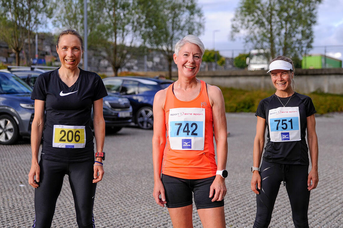 Cecilie Pernille Thomassen vant 5 km foran Sølvi Abbedissen og Ragnhild Minde Romarheim. (Alle foto: Arne Dag Myking)