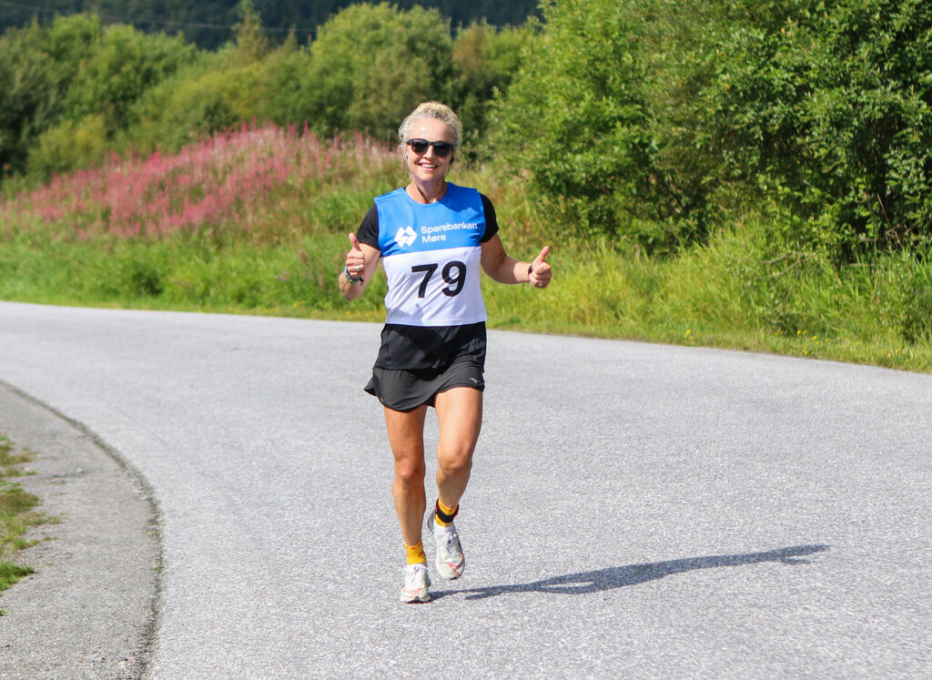 Therese Falk vant og satte ny løyperekord på maraton. Foto: Martin Hauge-Nilsen