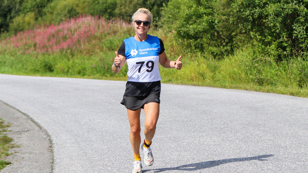 Therese Falk vant og satte ny løyperekord på maraton. Foto: Martin Hauge-Nilsen