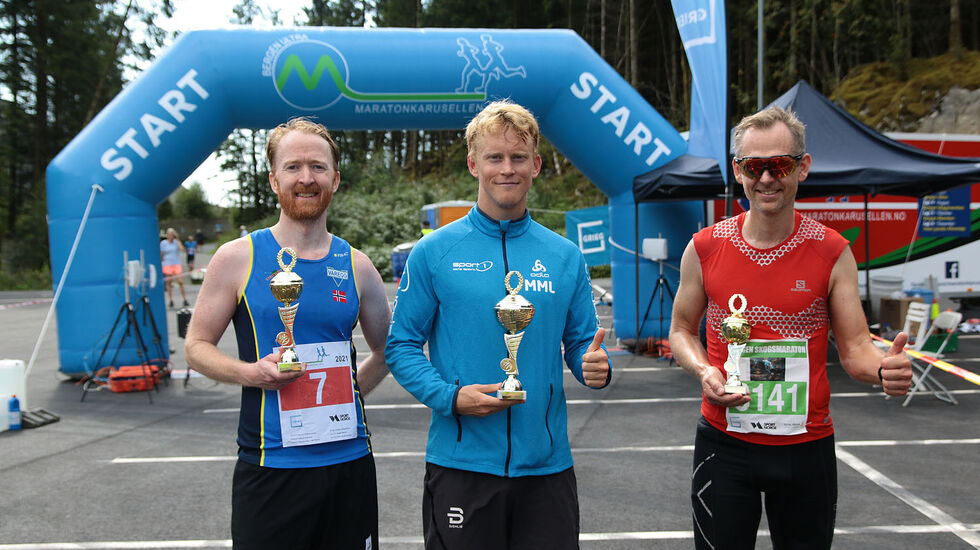 Premiepallen for menn helmaraton: Stein Henrik Olaussen, Mathias Iron Macody Lund og Stig Kongsvik. (Alle foto: Arne Dag Myking)