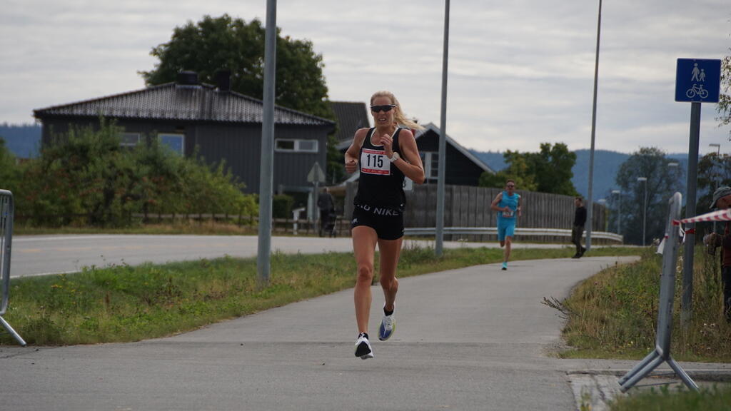 Silje Eklund tok sin tredje strake seier i Totenvikaløpet. Her er Silje fra samme løp i 2022, Foto: Rolf Bakkken