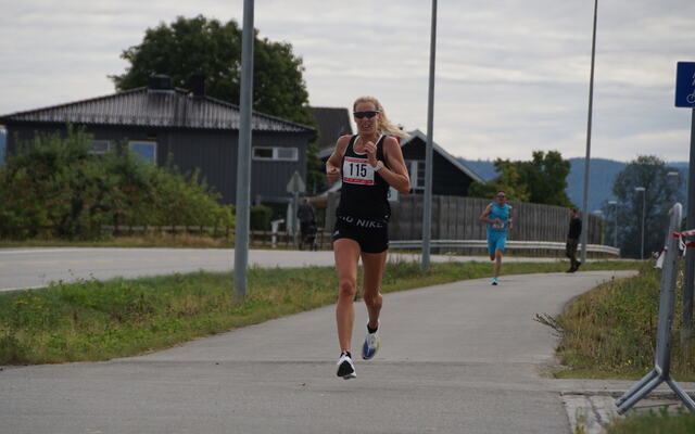 Silje Eklund tok sin tredje strake seier i Totenvikaløpet. Her er Silje fra samme løp i 2022, Foto: Rolf Bakkken