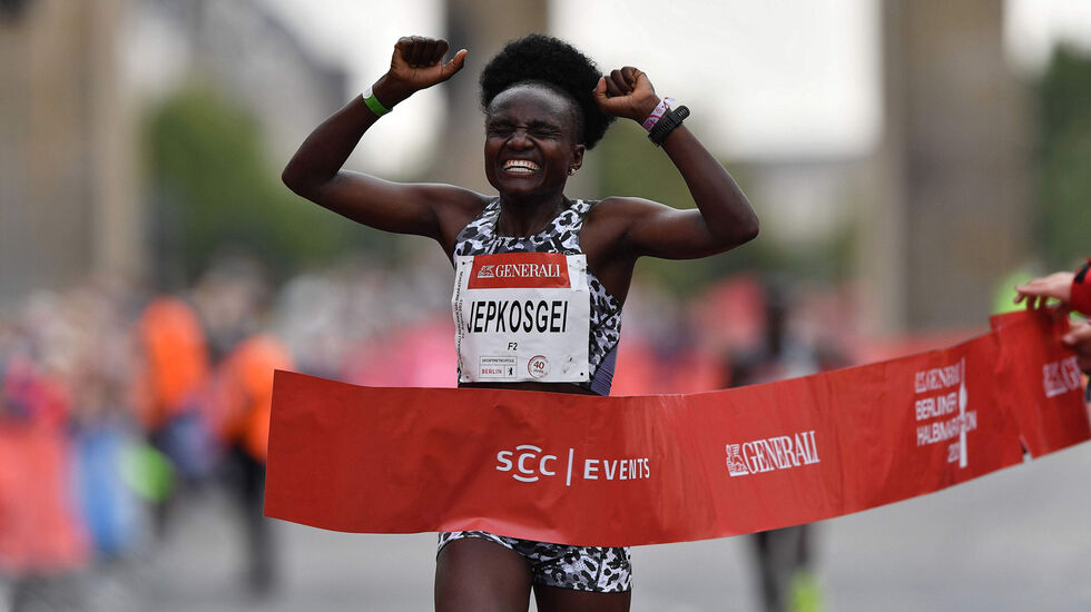 Joyciline Jepkosgei (Foto: SCC EVENTS / Petko Beier)