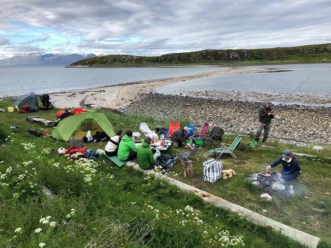Telt ved sjøen