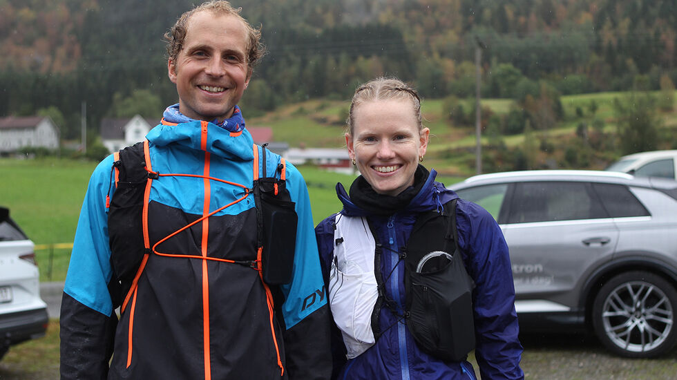 Vinnerne fra årets Skåla Opp, Torbjørn Thorsen Ludvigsen og Karoline Holsen Kyte, er klare for NM i motbakkeløp (Foto: Stig Roger Eide)