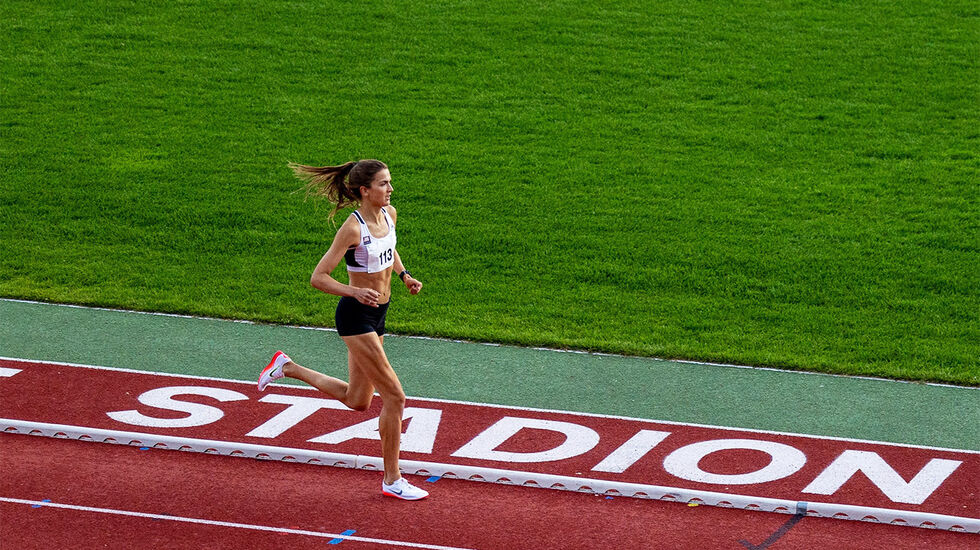Sigrid Jervell Våg løp inn til 9.12,52 på 3000 m under ikke helt perfekte forhold på Bislett. (Foto: Samuel Hafsahl)