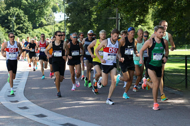 Sentrumsløpets 10-kilometer er i gang. (Foto: samuel Hafsahl)
