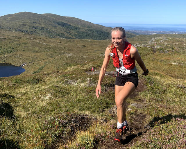 Anne Murvold tok seieren i årets Averøy 3 Fjell, og satte samtidig løyperekord. (Foto: Espen Fredriksen)