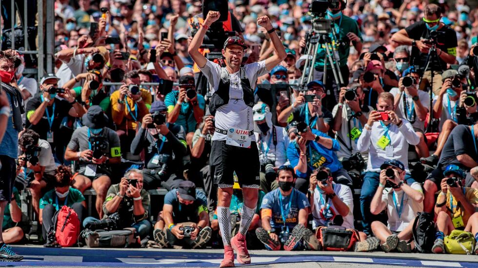 François d'Haene ble tatt imot som en helt da han ble den første til å vinne UTMB fire ganger. (Foto: UTMB, Laurent Salino)