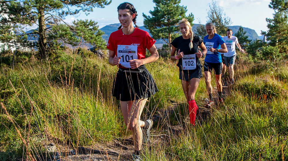 Her er det Veronika Stuksrud som leder an denne gjengen i den korte løypen. Veronika Stuksrud vant 5 km. (Alle foto: Arne Dag Myking)