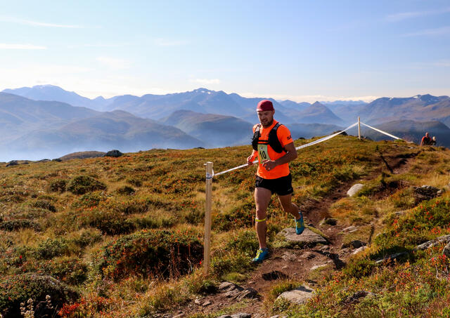 Skiskytter Øystein Ulekleiv fra Dombås første til toppen. Foto: Martin Hauge-Nilsen