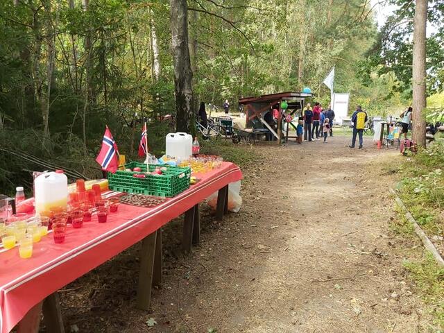Det var både norske flagg og dekket bord da Tirsdagsløpet i Moss feiret 50 år. (Alle foto er hentet fra facebooksiden til Tirsdagsløpets Venner)
