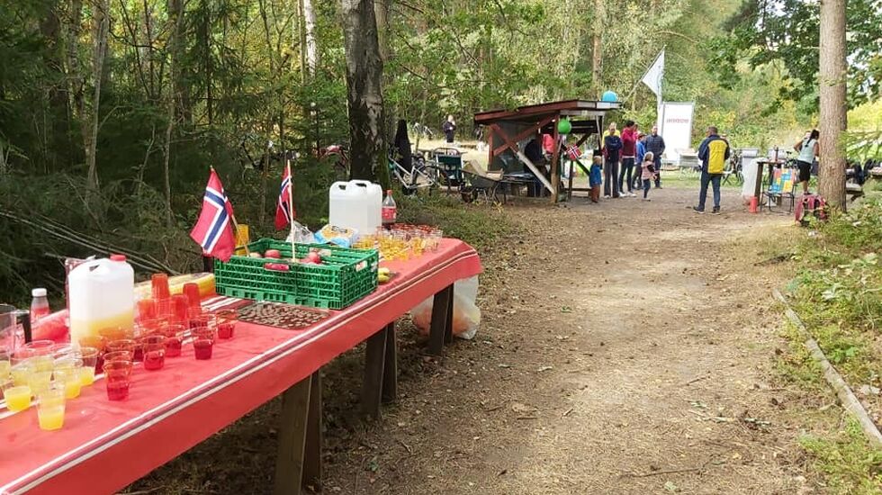 Det var både norske flagg og dekket bord da Tirsdagsløpet i Moss feiret 50 år. (Alle foto er hentet fra facebooksiden til Tirsdagsløpets Venner)