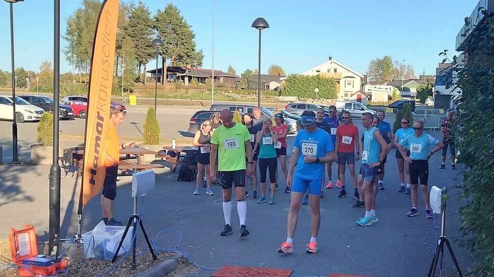 Sju kvinner og 11 menn  på start. 