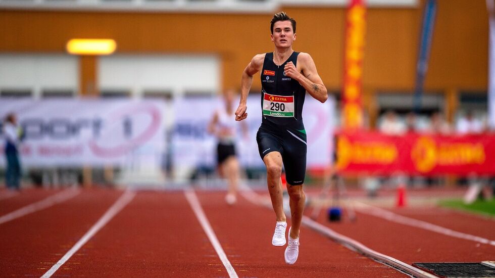 Jakob Ingebrigtsen struttet av energi helt på tampen en begivenhetsrik sesong. (Foto: Samuel Hafsahl)