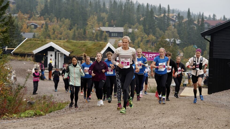 Fra starten på 13 km med 43 løpere i feltet. (Foto: Jonas Sjögren/Trysil)