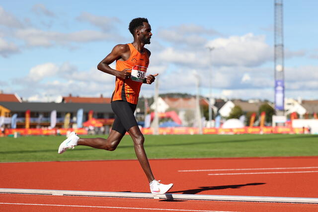 Zerei Kbrom Mezngi avsluttet 10 000 m med stil og overbevisende NM-gull. (Foto: Samuel Hafsahl)