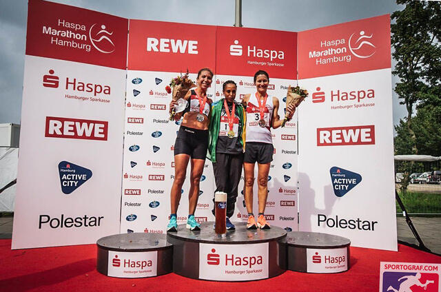 Gadise Tulu fra Etiopia (midten) vant med Camilla Elofsson fra Sverige (til venstre) på andre- og Marianne Dønnem fra Norge på tredjeplass. (Foto: Sportograf)