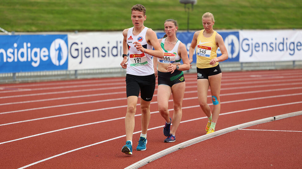 Magnus Græsli går her i front, mens Siri Gamst Glittenberg og Maren K. Bekkestad henger i ryggen hans. Dette var tet-trioen i kappgangøvelsen i NM. (Alle foto: Samuel Hafsahl)