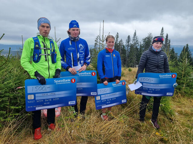 Geir Steig (fra venstre) var raskeste herre totalt i Landskampen Opp. Edvard F. Olstad var raskeste junior. Synne Selberg var beste kvinne totalt og også beste kvinnelige junior. Ida D. Gulbrandsen var nummer to totalt av kvinnene. (Alle foto: arrangøren)