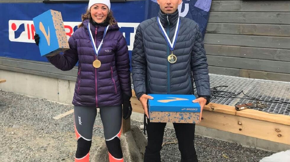 Totalvinnerne av Lundehøgda Opp 2021:  Annette Christin Lund og Geir Steig (Foto: Bjørn Robstad). 