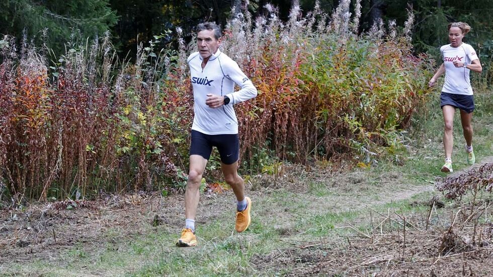 Torstein Rudihagen hadde en travel uke. Onsdag løp han Elvaløpet inn til en andreplass i M 70 – 79 år, og lørdag ble det klasseseier i Oslo Maraton i M 70 – 75 år. Bilde fra Elvaløpet med Bjørg Hagen i K 50 – 59 år rett bak.