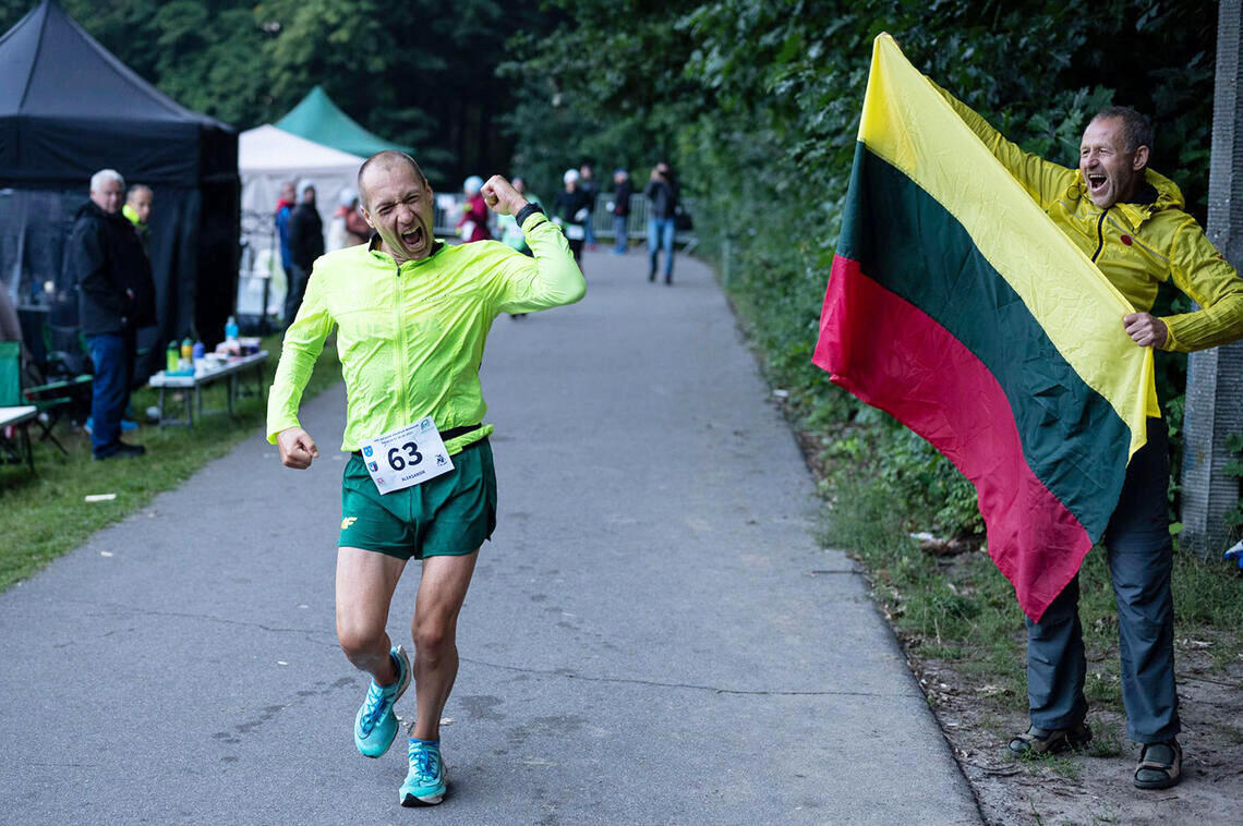 Aleksandr Sorokin kunne juble for å ha løpt lenger i løpet av et døgn enn det noen andre noensinne har gjort. (Foto: Sorokins Facebookside, med tillatelse)