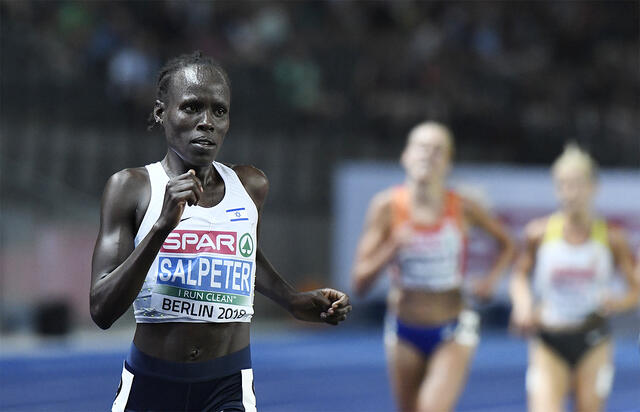 Lonah Chemtai Salpeter som tok EM-gull på 10 000 m i 2018, hang lenge med i tetgruppa på maratonløpet i OL, men sjøl om hun fikk det veldig tungt i varmen, gav hun seg ikke. I stedet løp hun inn til 2.48.31 og 66. plass. (Foto: Bjørn Johannessen)