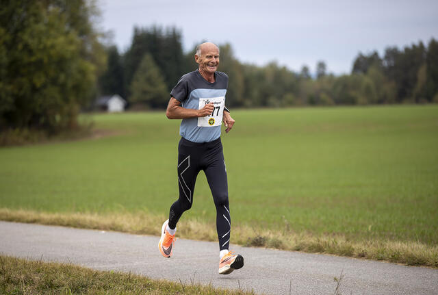 Christian Børs Lind er i storform og brukte Rekordløpet til å sette norsk klasserekord på 5 km. (Foto: Bjørn Hytjanstorp)