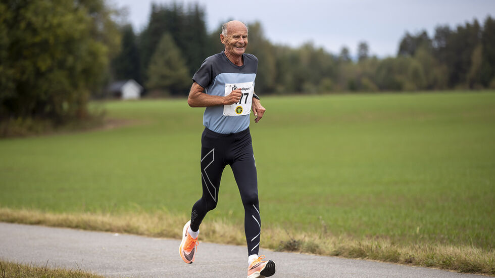Christian Børs Lind er i storform og brukte Rekordløpet til å sette norsk klasserekord på 5 km. (Foto: Bjørn Hytjanstorp)