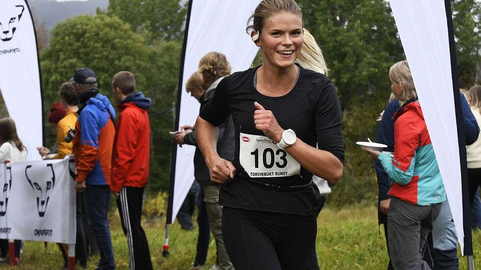 Jenny Nesje løpte sitt 15. løp i Torvikbukt rundt og overrasket med seier.