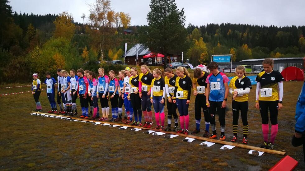 Stafettlagene klare til start. (Arrangørfoto: Vanja Staff)