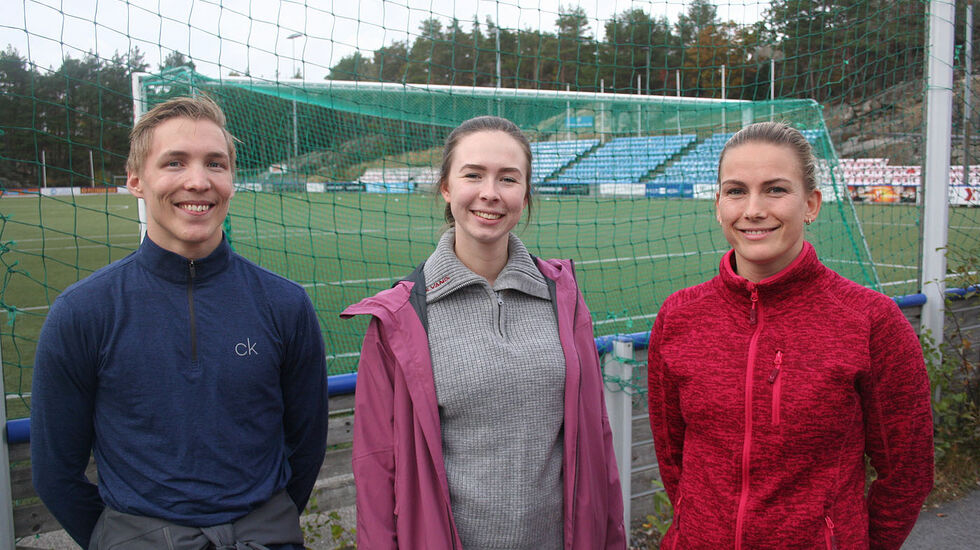 Trio som liker seg godt med karusell på Flekkerøya: Haakon Folserås (24), Ingrid Butveit (24) og Mariell Vegusdal (30)