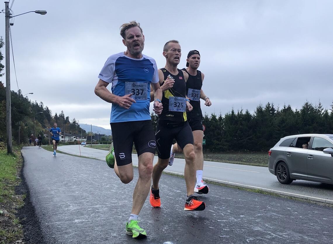 Jan Kristian Bråten Obel (337), Even Nedberg (325) og Dag Kristian Dvergastein (339) var tre av løperne som fikk drømmeforhold i Rekordløpet i Lier. (Foto: André Hjorteseth)
