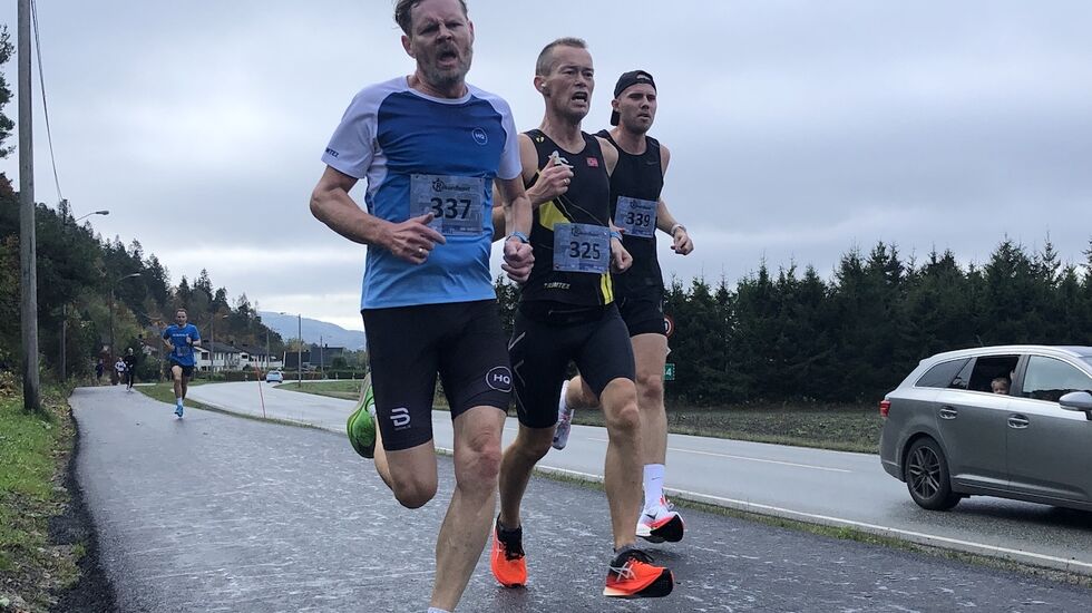 Jan Kristian Bråten Obel (337), Even Nedberg (325) og Dag Kristian Dvergastein (339) var tre av løperne som fikk drømmeforhold i Rekordløpet i Lier. (Foto: André Hjorteseth)