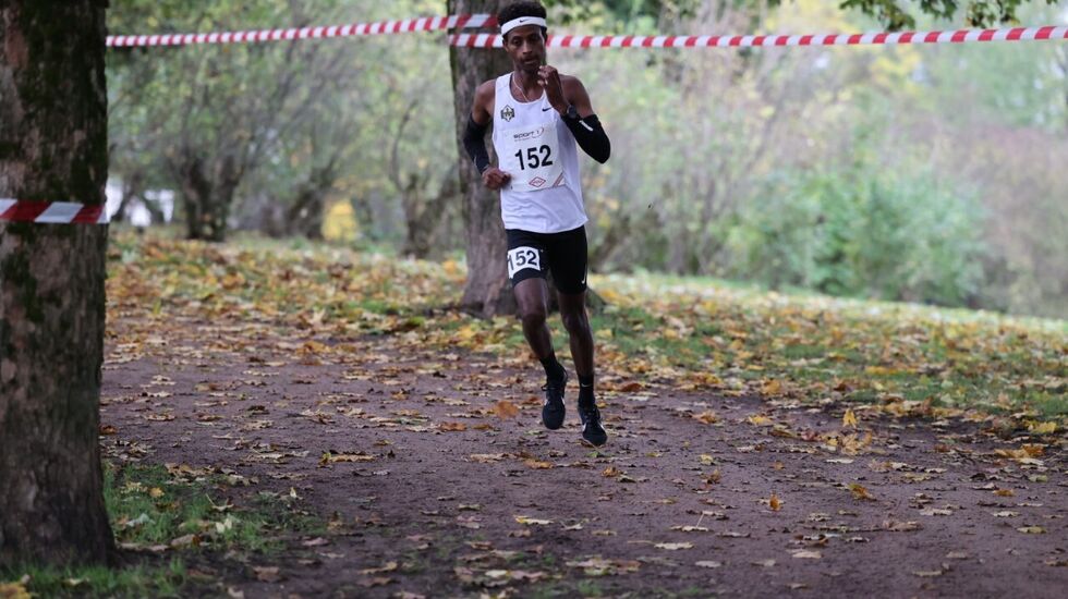 Abdullahi Dahir Rabi fra Runar var den største favoritten i Juniorklassen. Og, han innfridde. (Foto: Samuel Hafsahl)