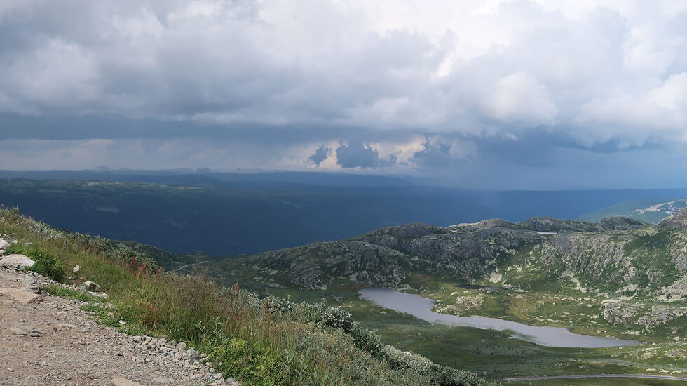 Å komme seg ned fra fjellet kan bli vel så spennende som turen opp. (Foto: Cristina Pulido Ulvang)